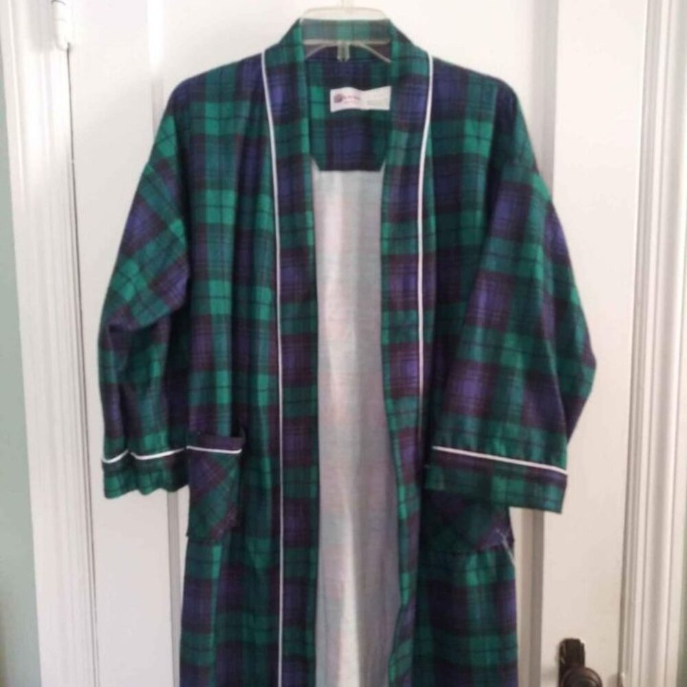 New Childrens Silvil brand Large Polyester Robe Made In USA